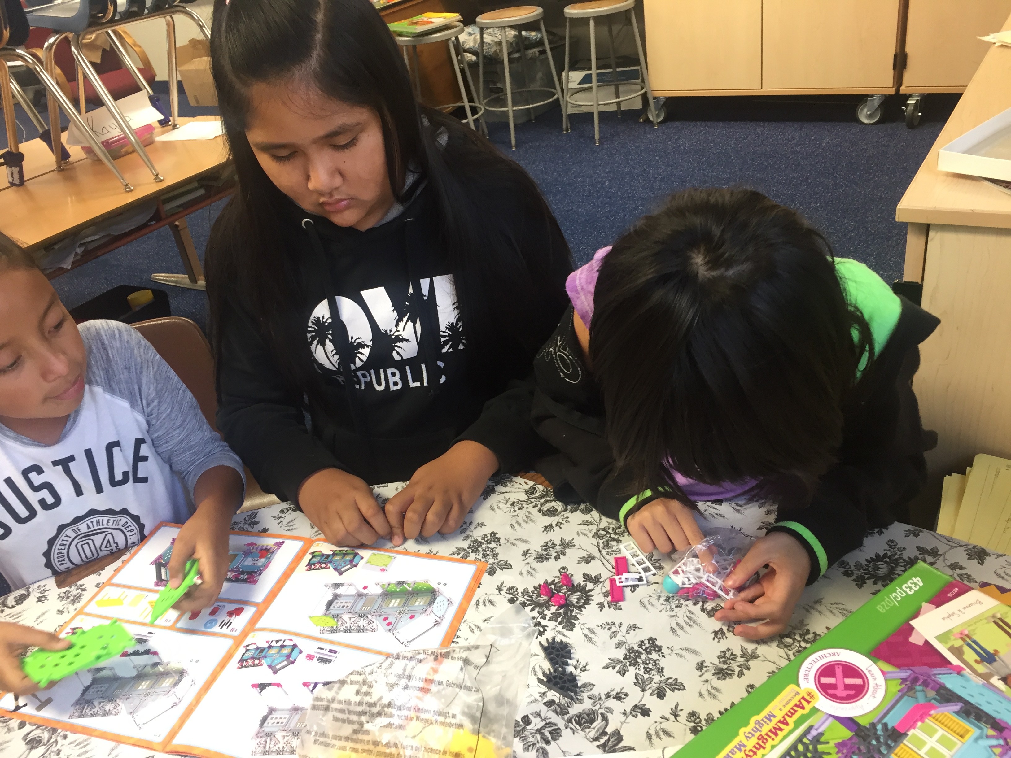 Teachers and staff ensure that students learn how to cooperate when working in groups.